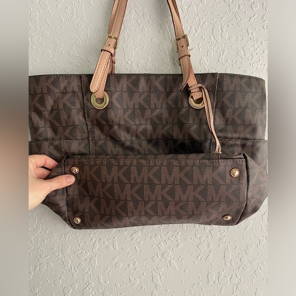 Michael kors purse - Picture 3 of 13